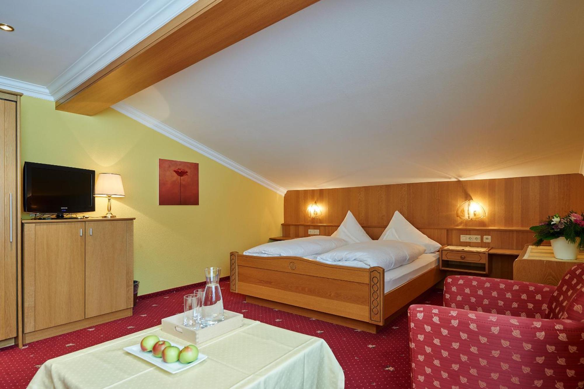 Hotel Restaurant Formarin Oberlech Habitación foto