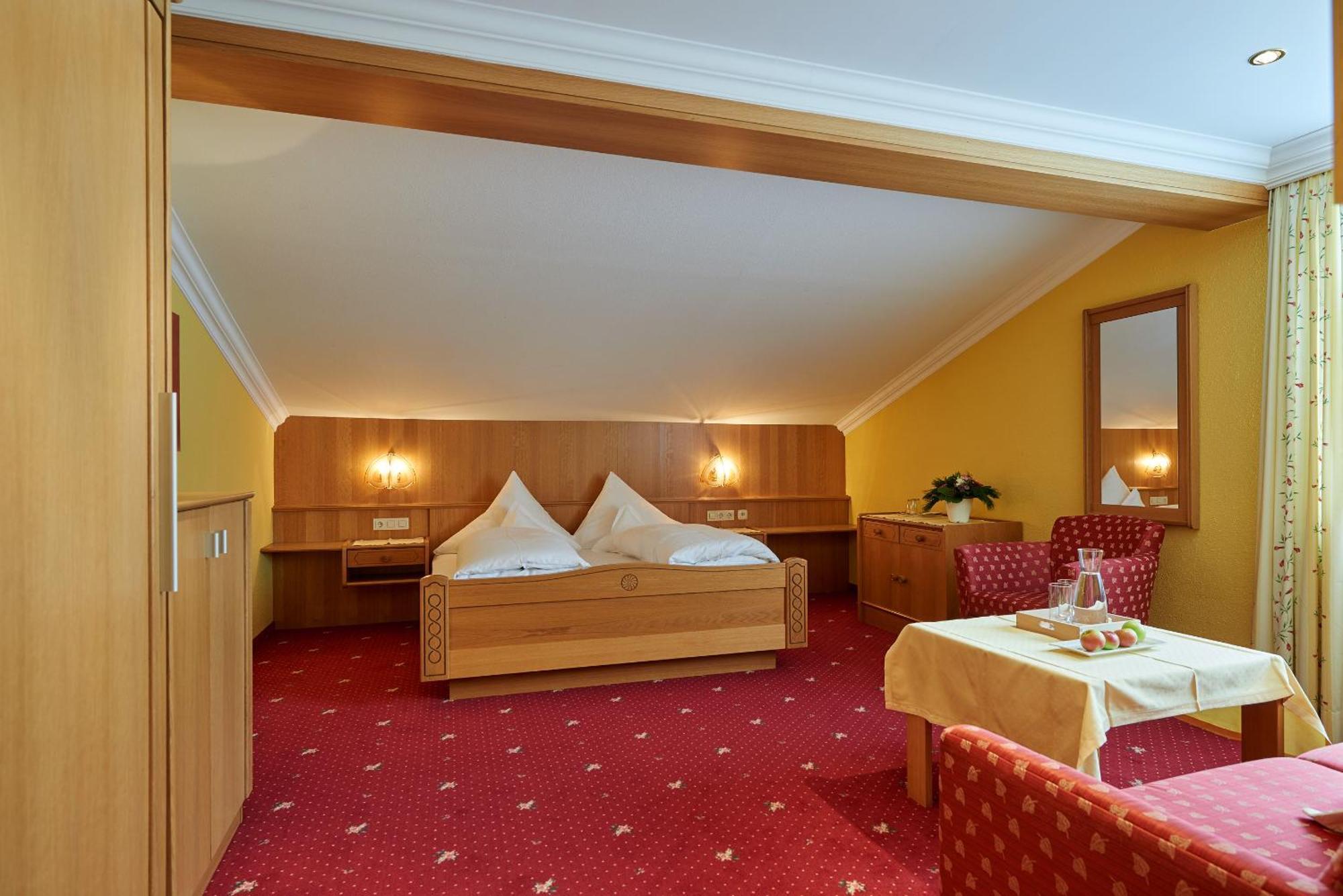 Hotel Restaurant Formarin Oberlech Habitación foto