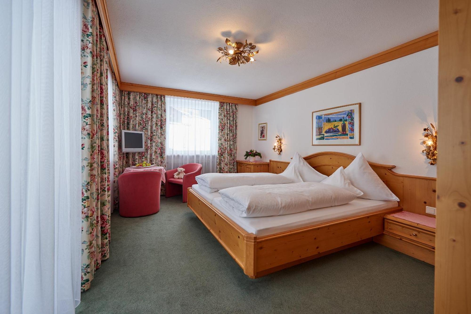Hotel Restaurant Formarin Oberlech Habitación foto