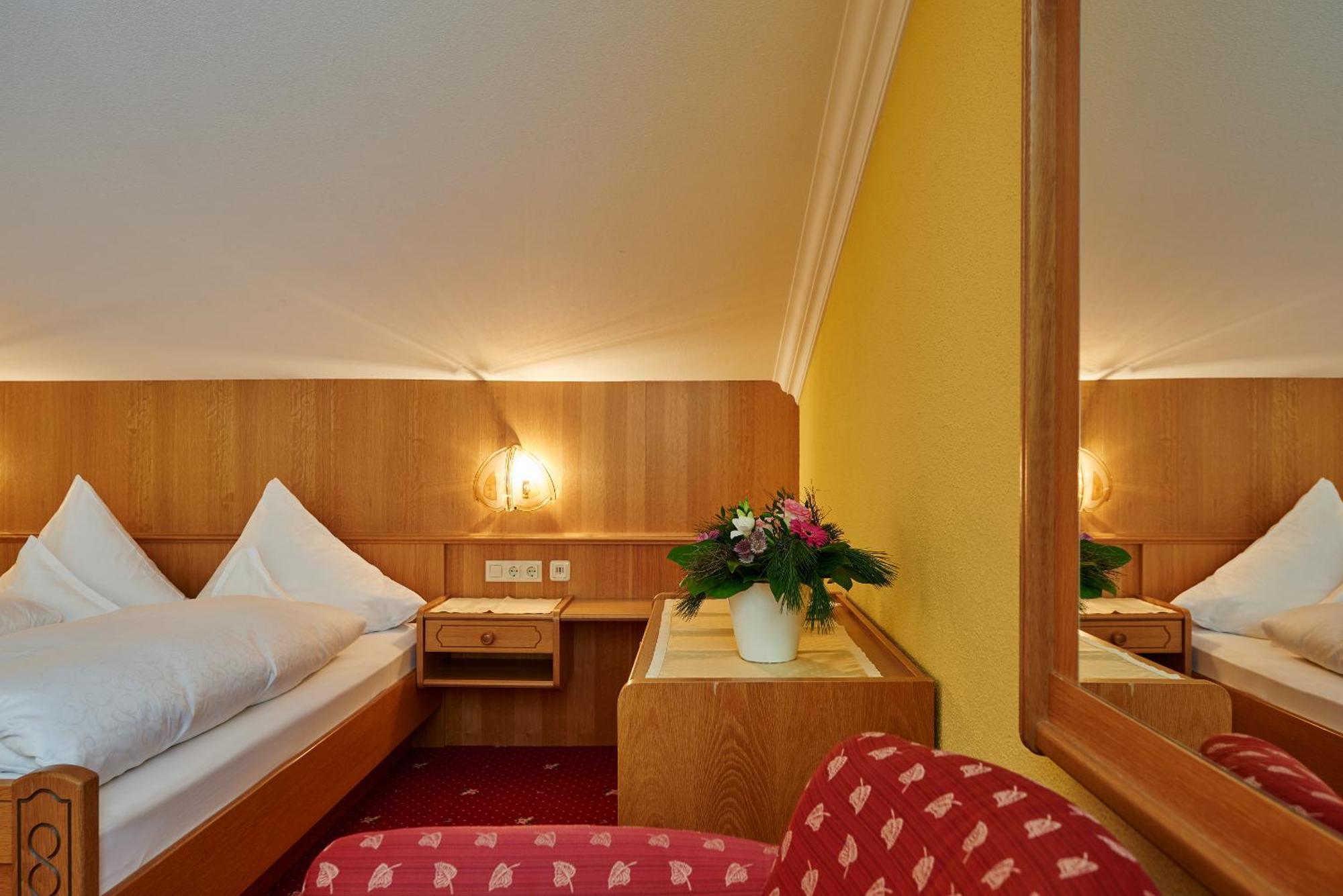 Hotel Restaurant Formarin Oberlech Habitación foto