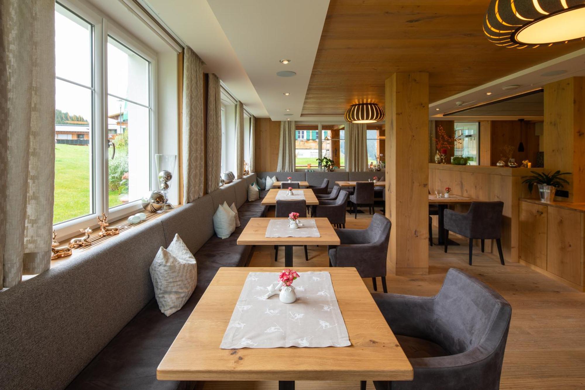 Hotel Restaurant Formarin Oberlech Exterior foto